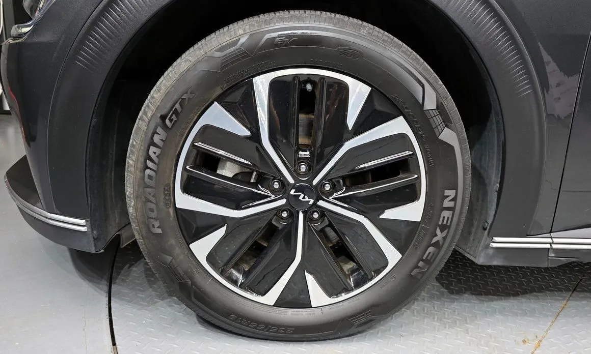 Kia EV6 — фото 8