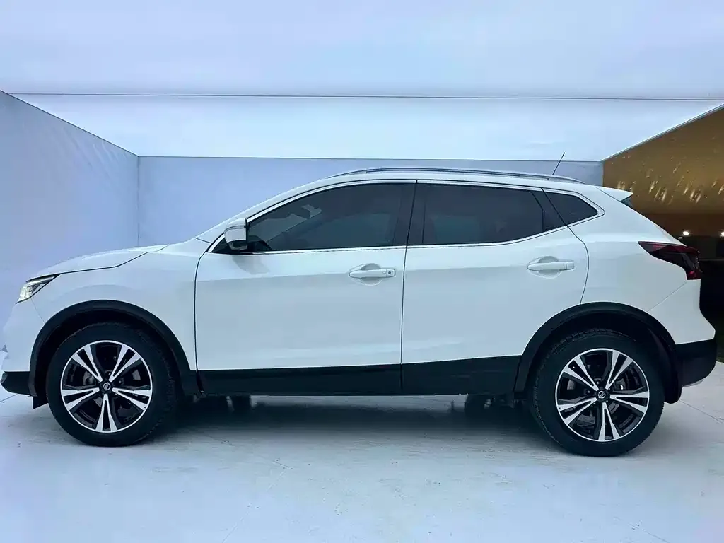 Nissan Qashqai — фото 7