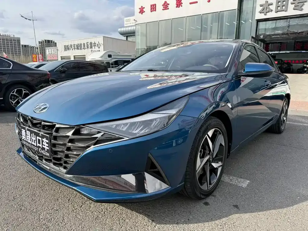 Hyundai Elantra — фото 1