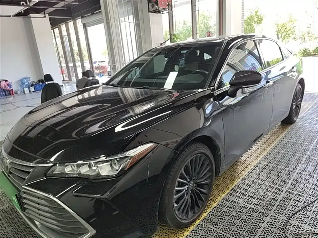 Toyota Avalon — фото 1