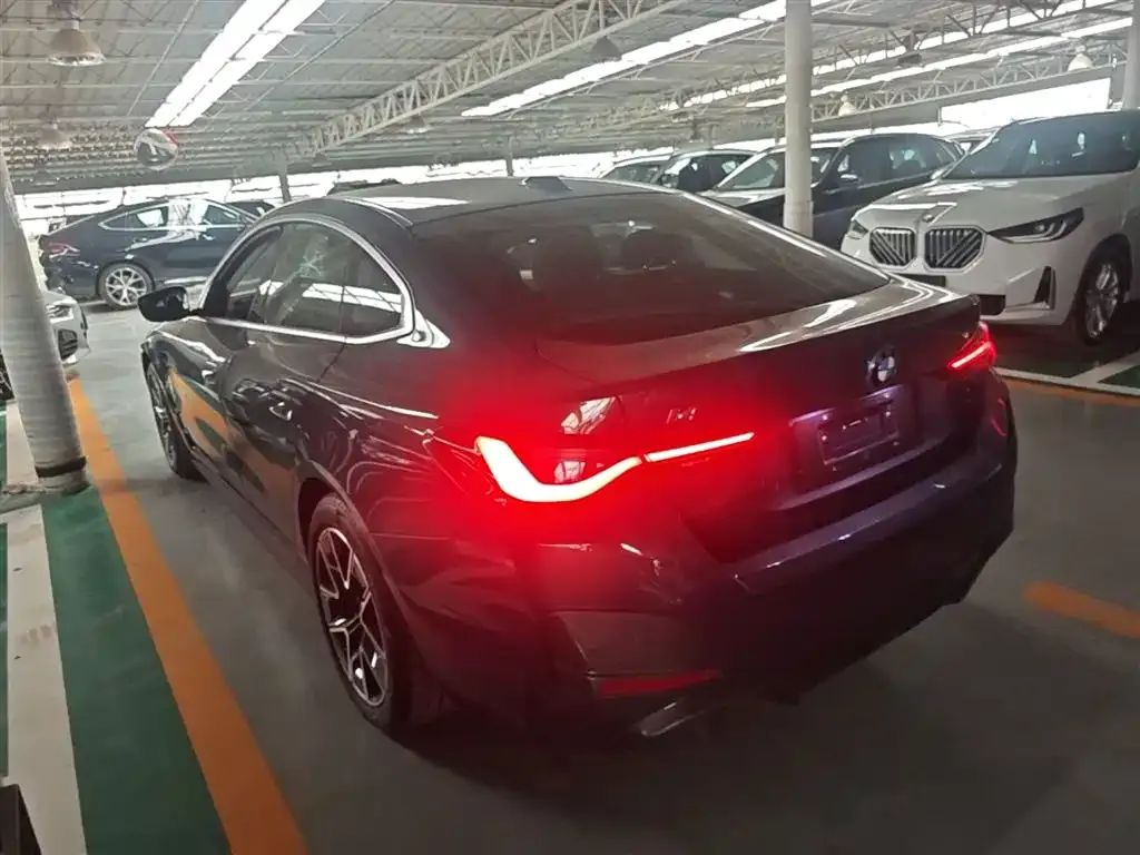 BMW i4 — фото 9