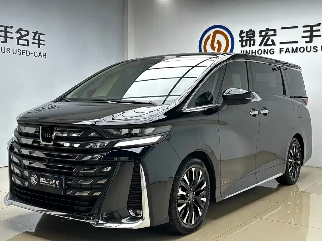 Toyota Vellfire — фото 1