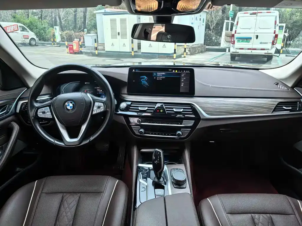 BMW 5 Series New Energy — фото 7