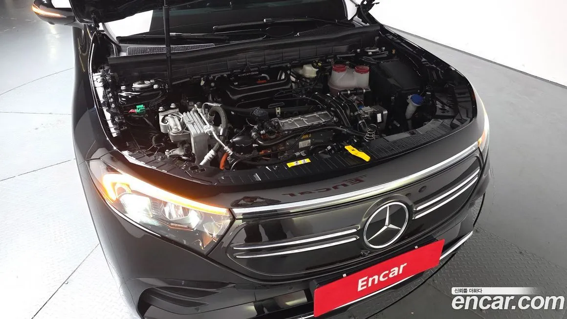 Mercedes-Benz EQB — фото 10