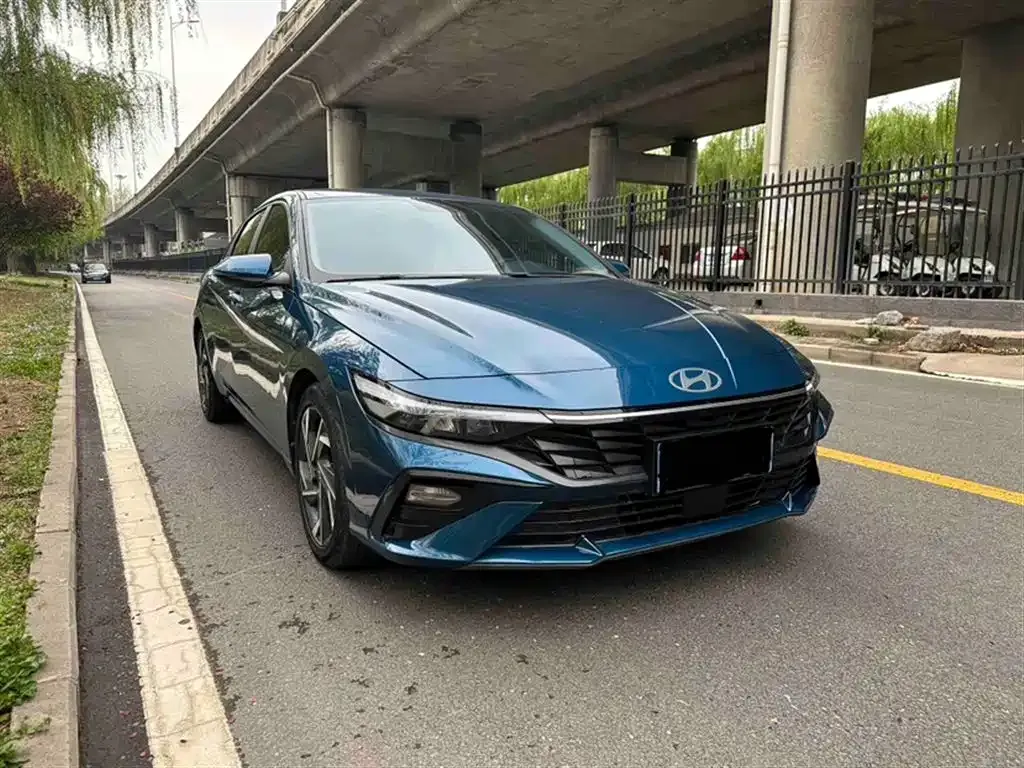 Hyundai Elantra — фото 3