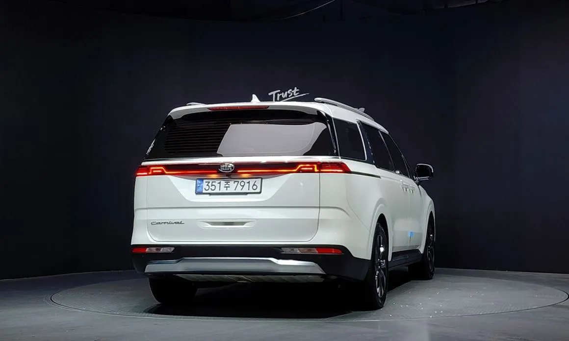 Kia Carnival — фото 4