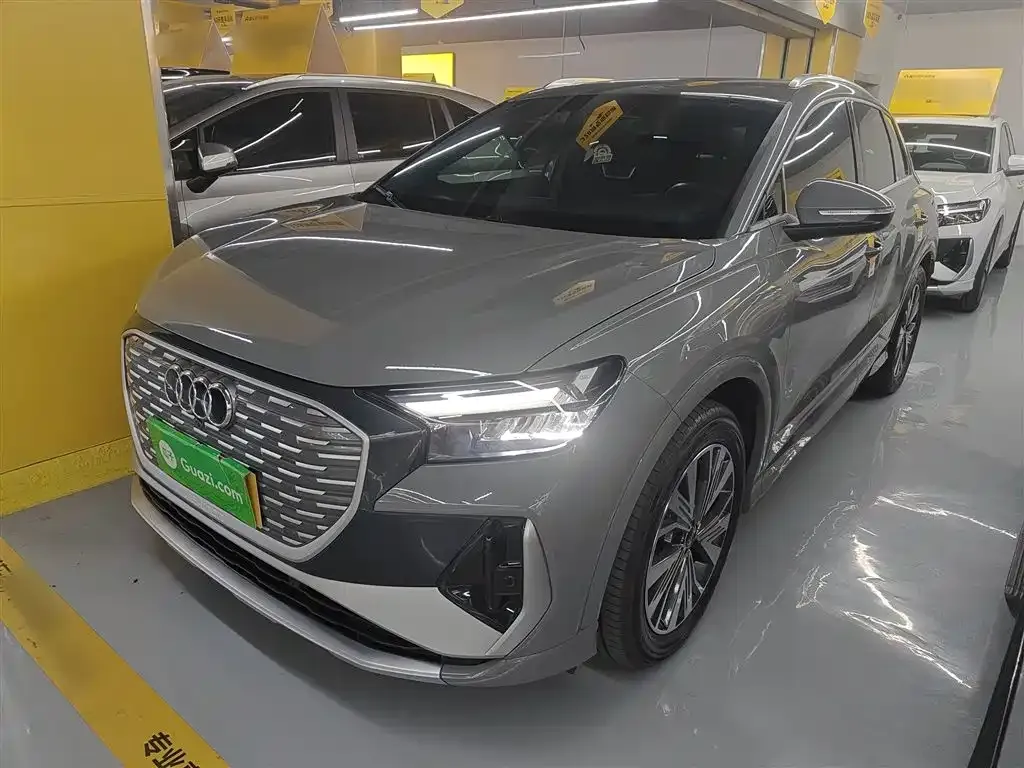 Audi Q4 e-tron — фото 1