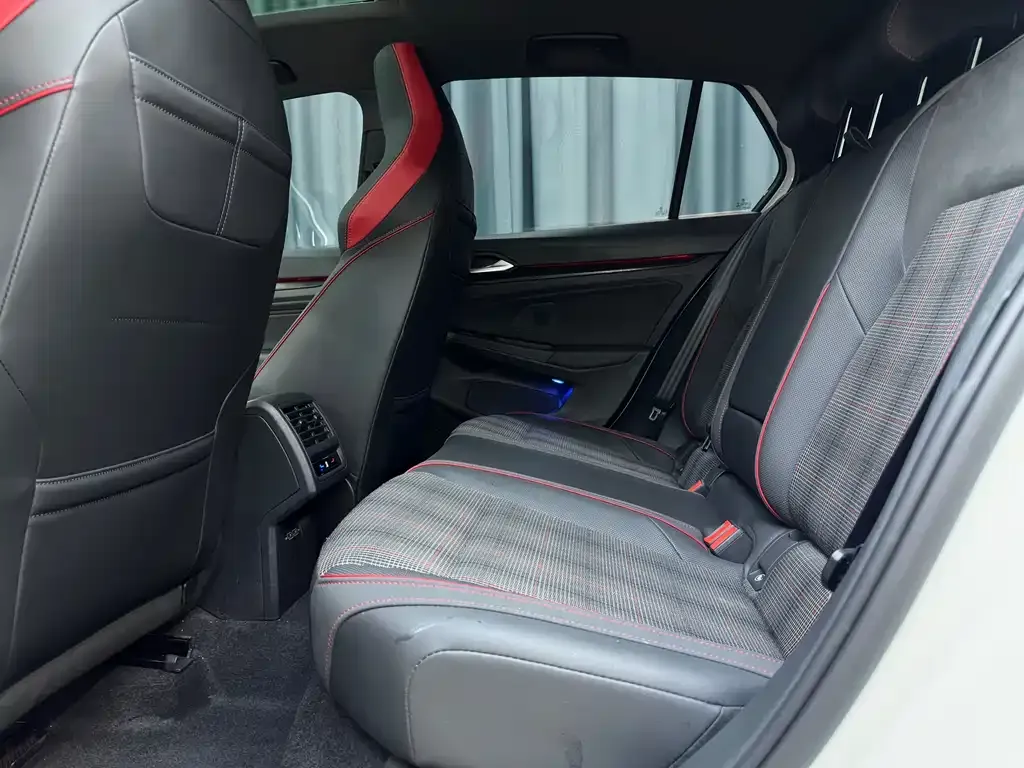 Volkswagen Golf GTI — фото 7