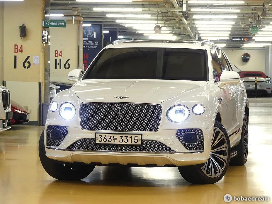 Bentley Bentayga — фото 1