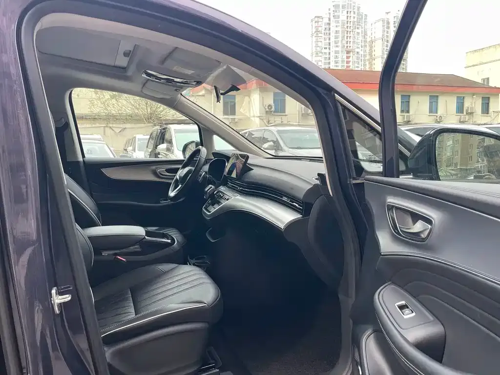 Roewe iMAX8 — фото 10