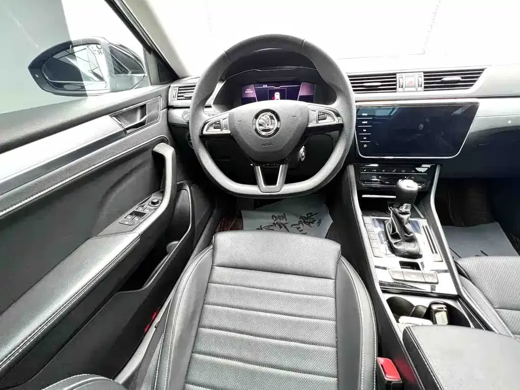 Skoda Superb — фото 10