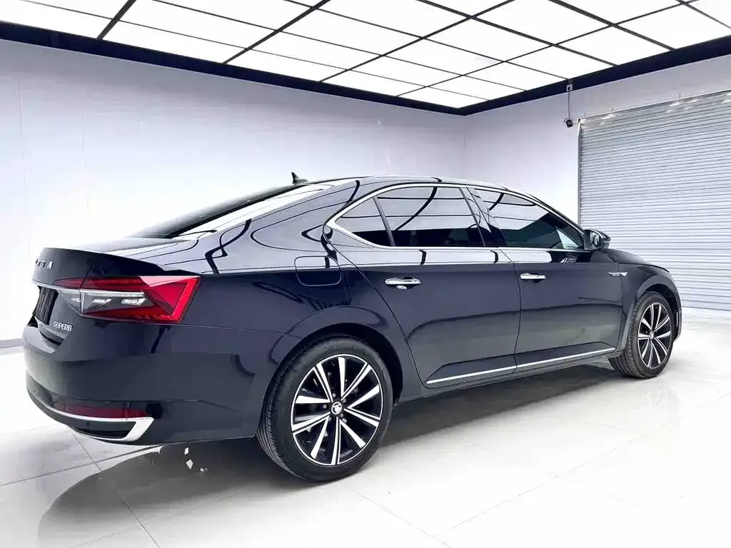 Skoda Superb — фото 8