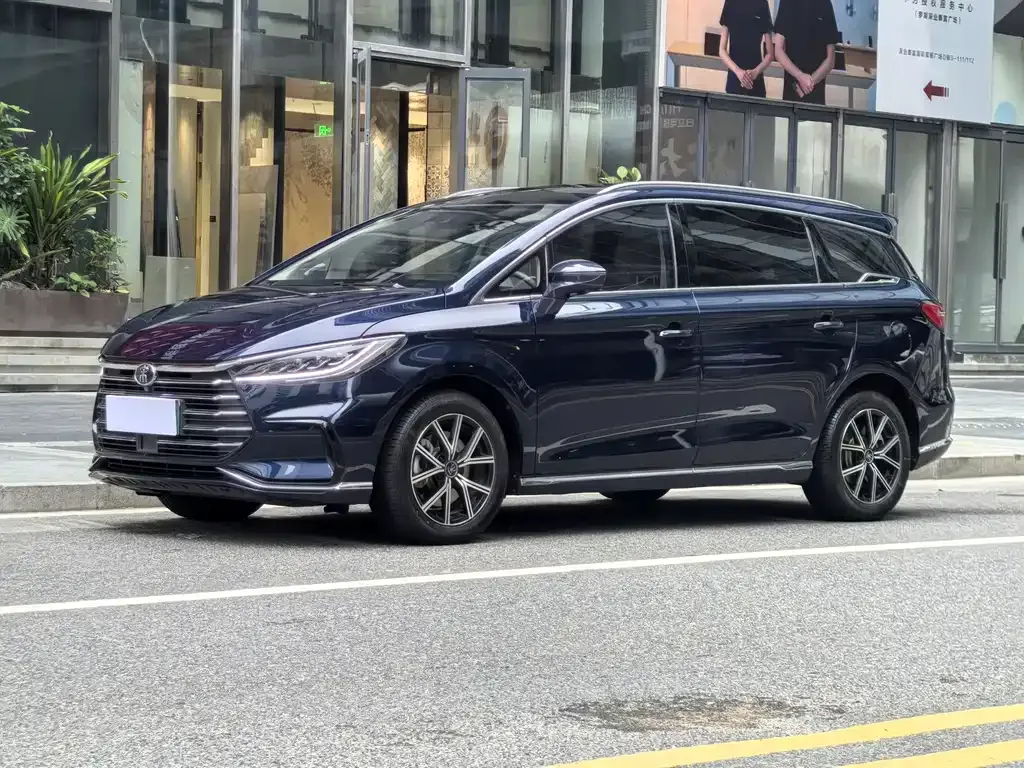 BYD MAX New Energy — фото 1