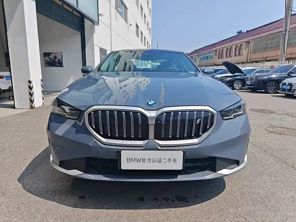BMW i5 — фото 1