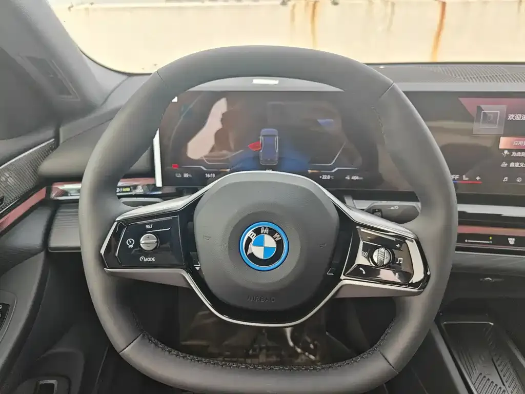 BMW i5 — фото 8