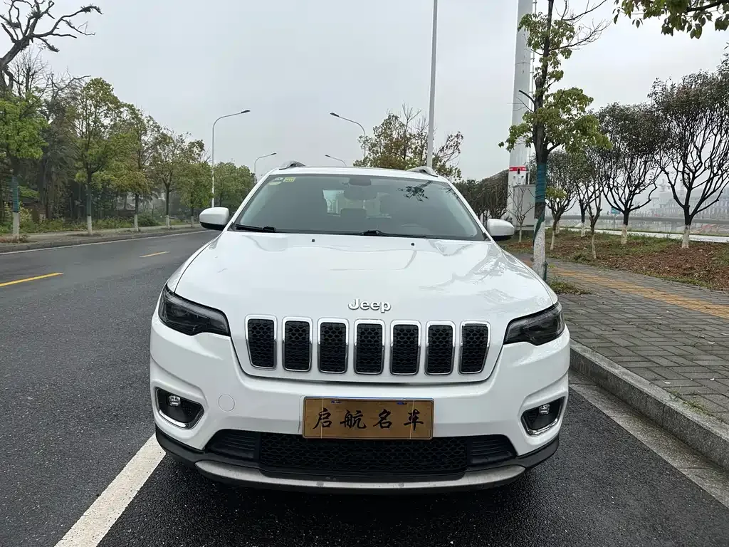 Jeep Cherokee — фото 6