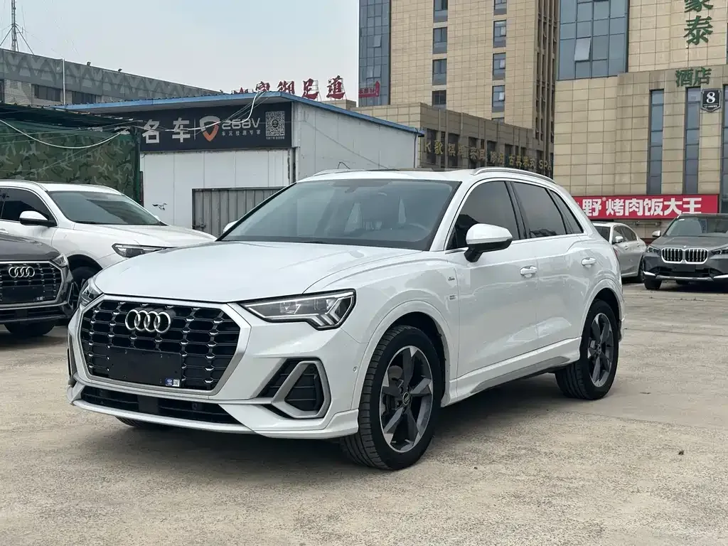 Audi Q3 — фото 1