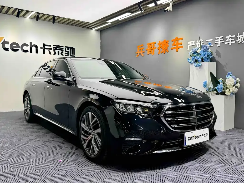 Mercedes-Benz E-Class — фото 1
