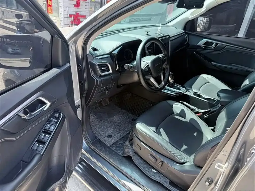 Isuzu D-MAX — фото 8
