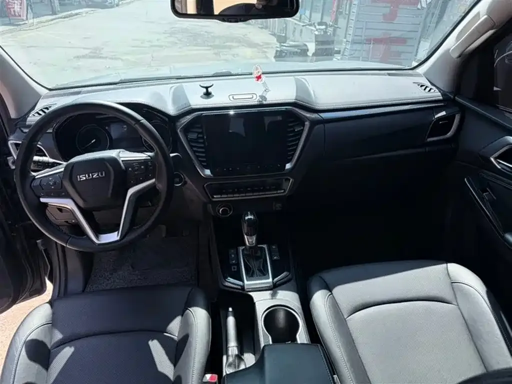 Isuzu D-MAX — фото 7