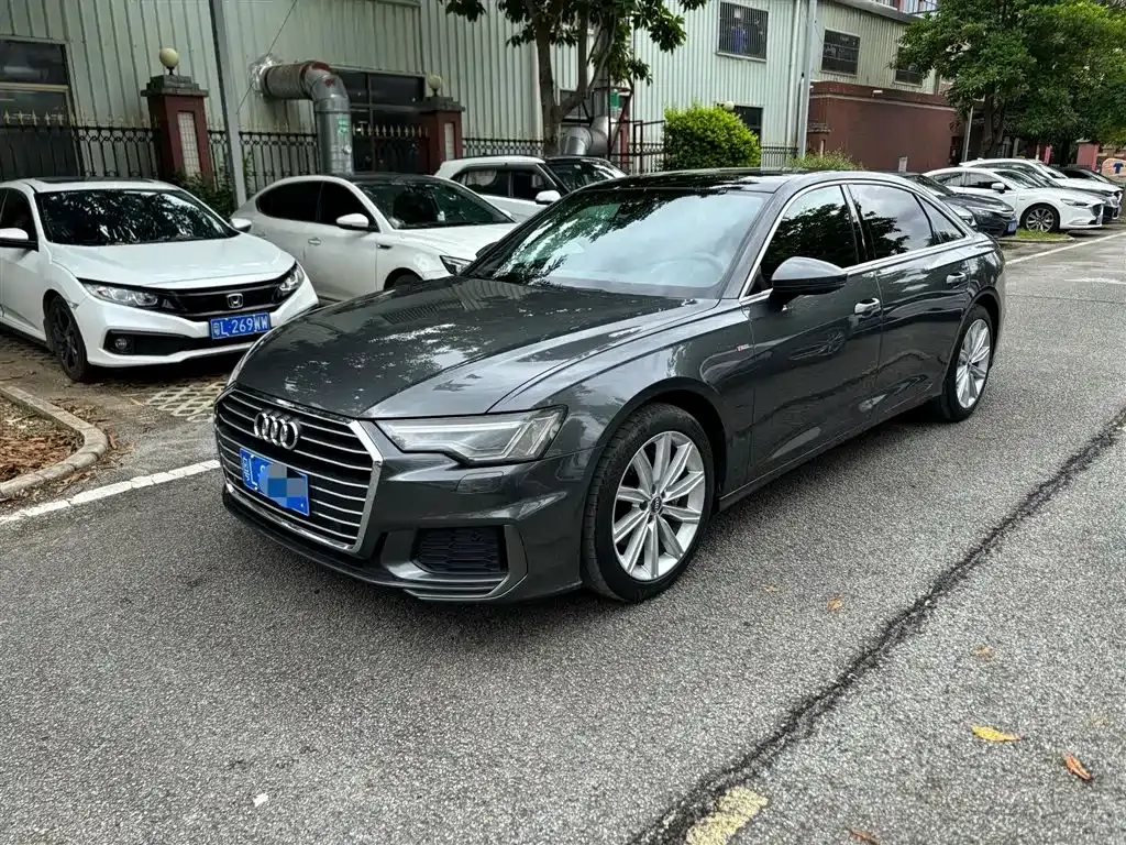 Audi A6L — фото 1