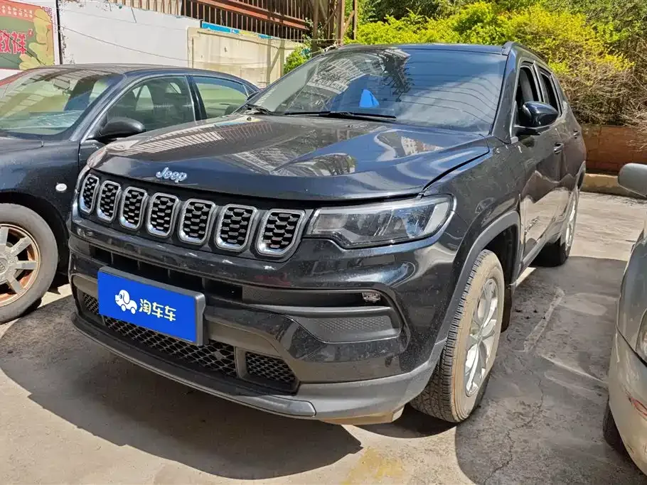 Jeep Compass — фото 1