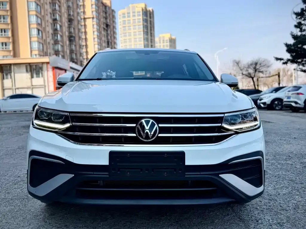 Volkswagen Tiguan L — фото 2