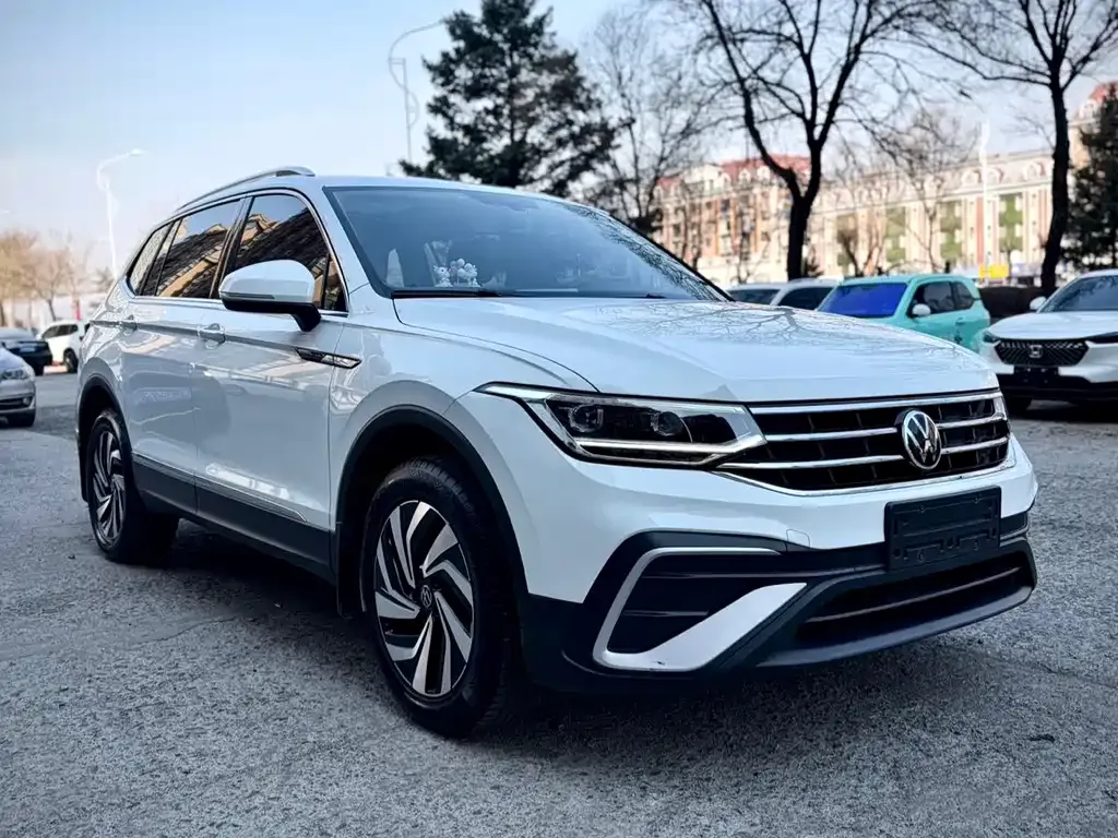 Volkswagen Tiguan L — фото 7