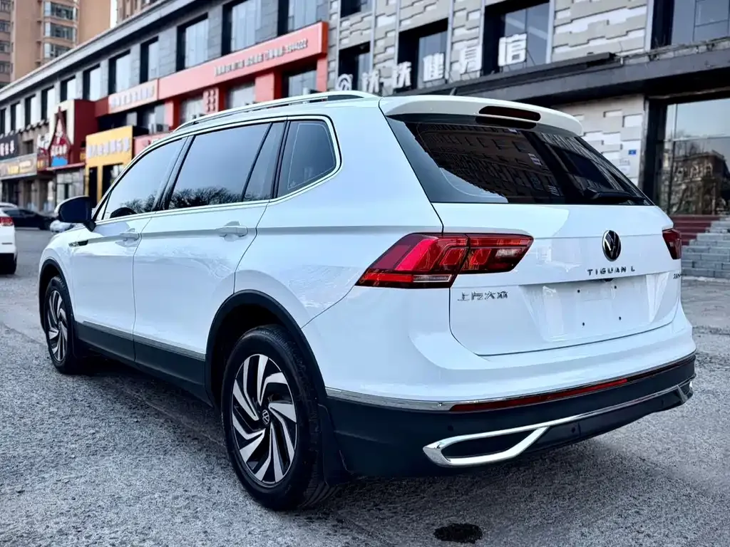Volkswagen Tiguan L — фото 6