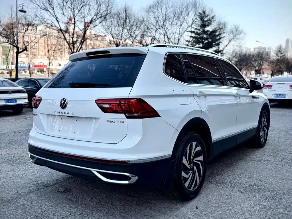 Volkswagen Tiguan L — фото 3