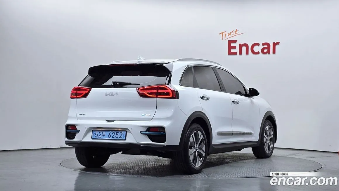 Kia Niro — фото 9