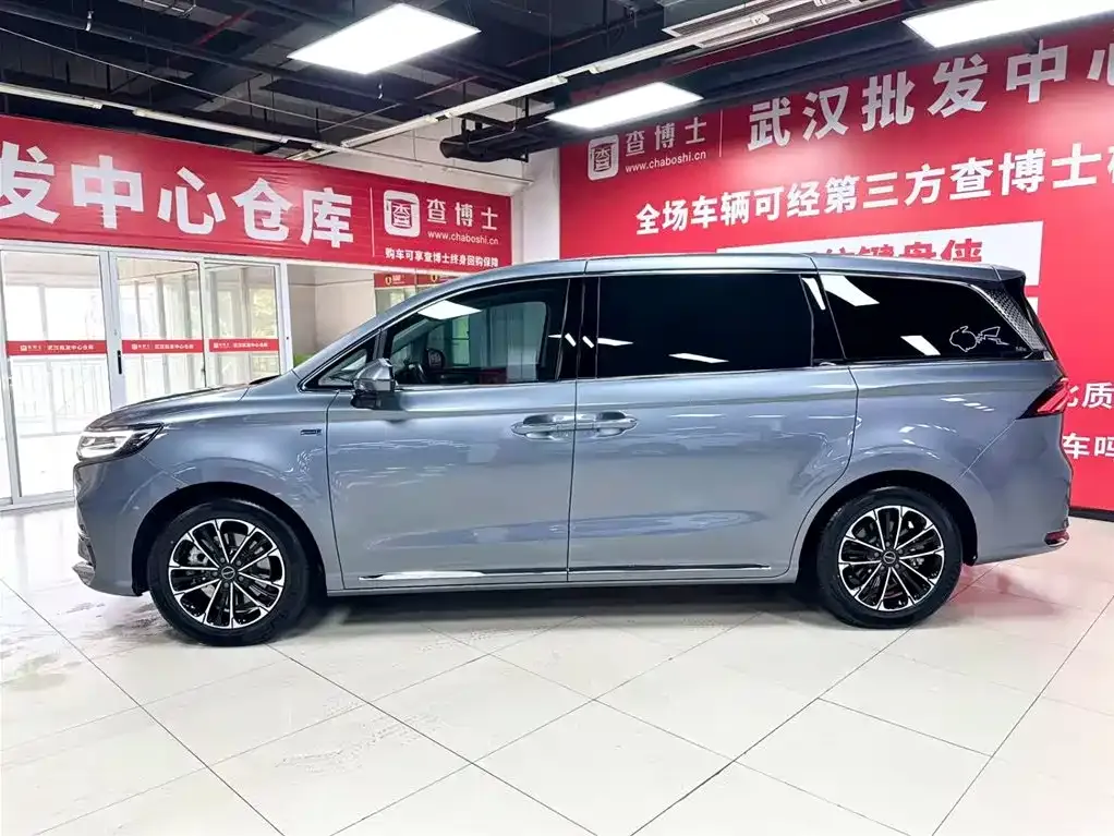 Roewe iMAX8 — фото 7