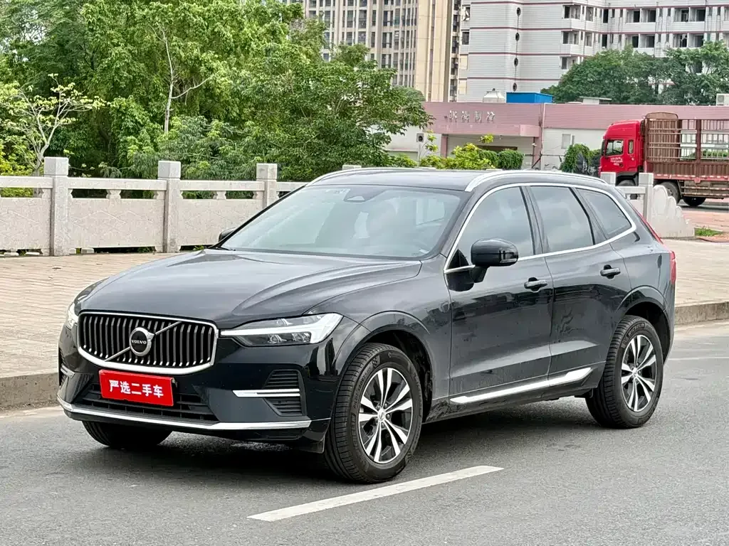 Volvo XC60 — фото 1