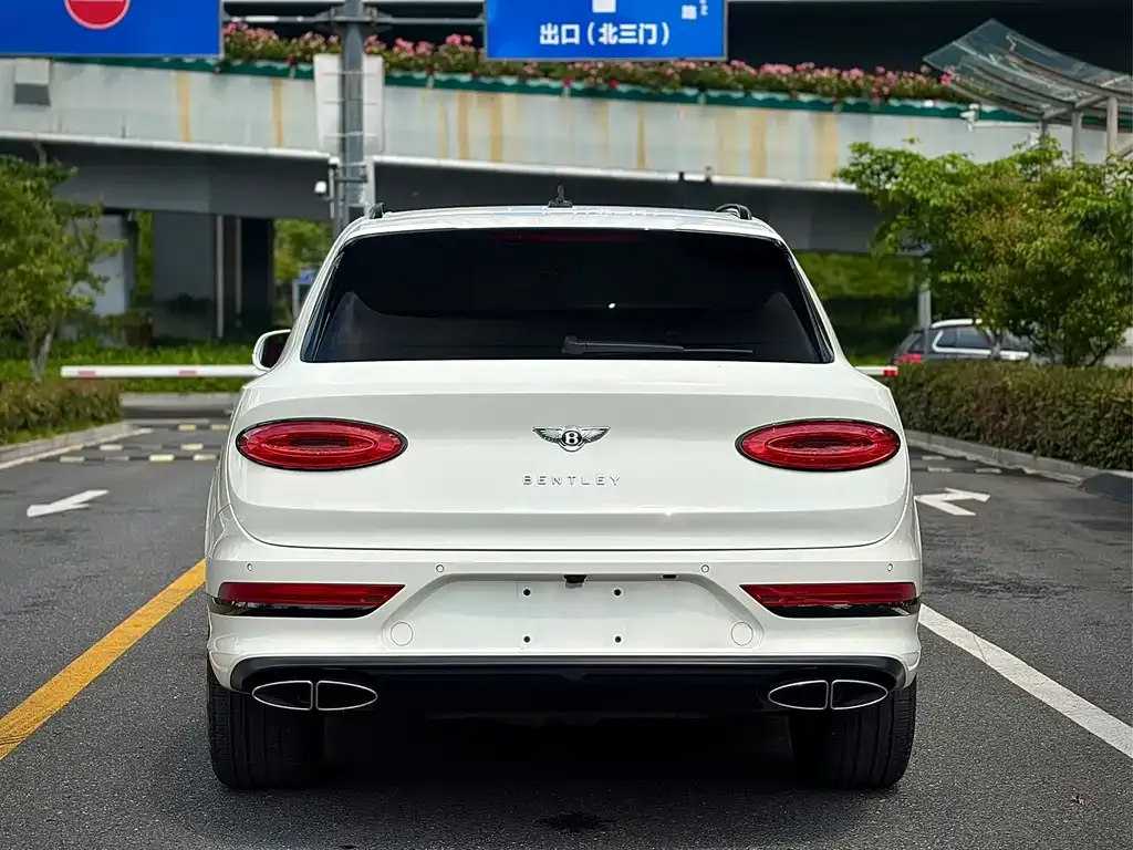 Bentley Bentayga — фото 7