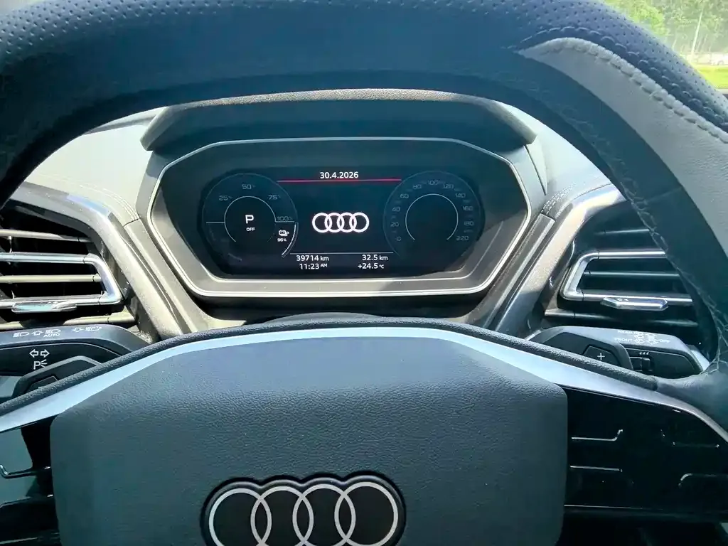 Audi Q4 e-tron — фото 2