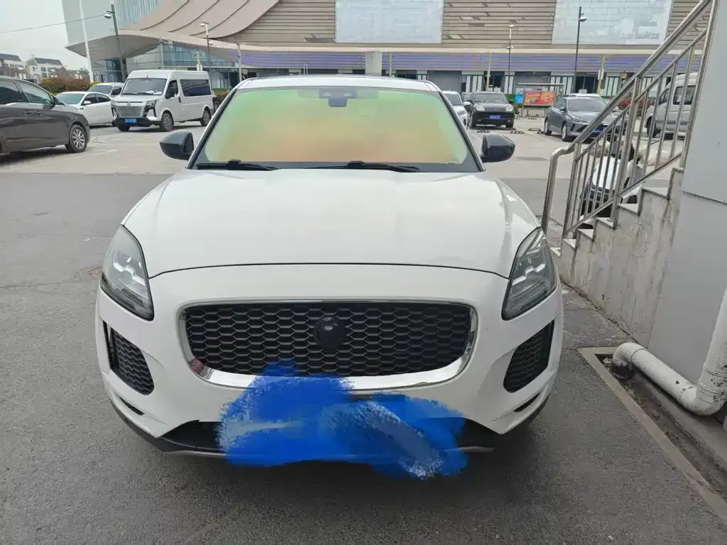 Jaguar E-PACE — фото 1