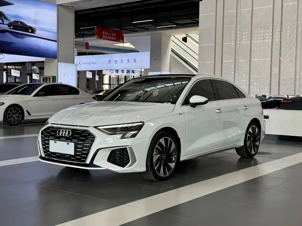 Audi A3 — фото 1
