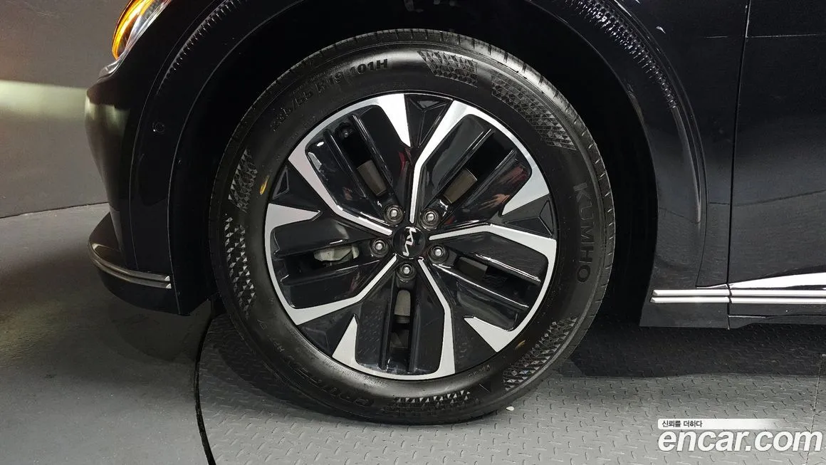 Kia EV6 — фото 9