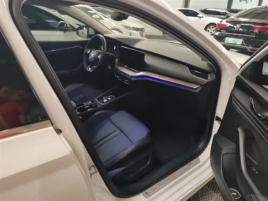 Skoda Octavia — фото 5