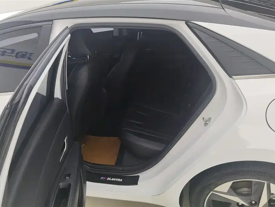 Hyundai Elantra — фото 2