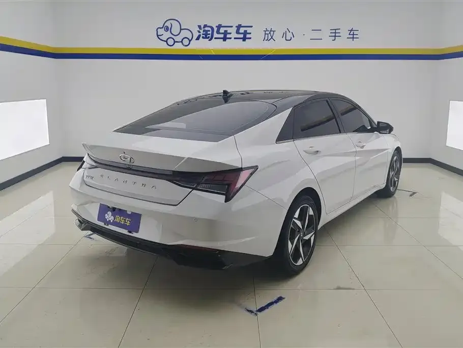 Hyundai Elantra — фото 10
