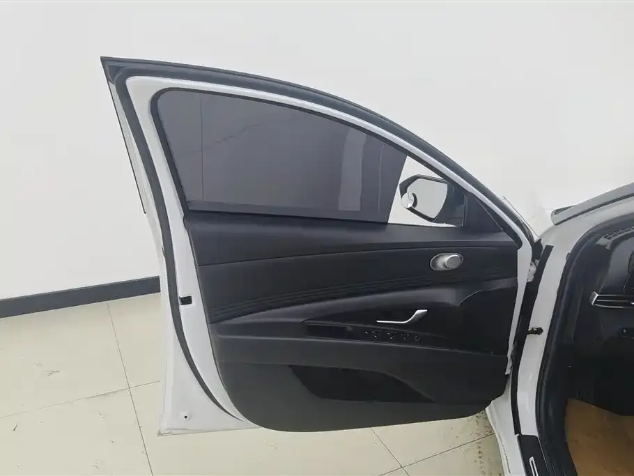 Hyundai Elantra — фото 4