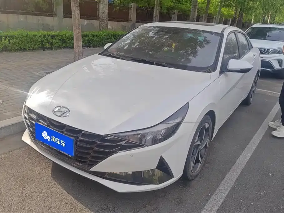 Hyundai Elantra — фото 1