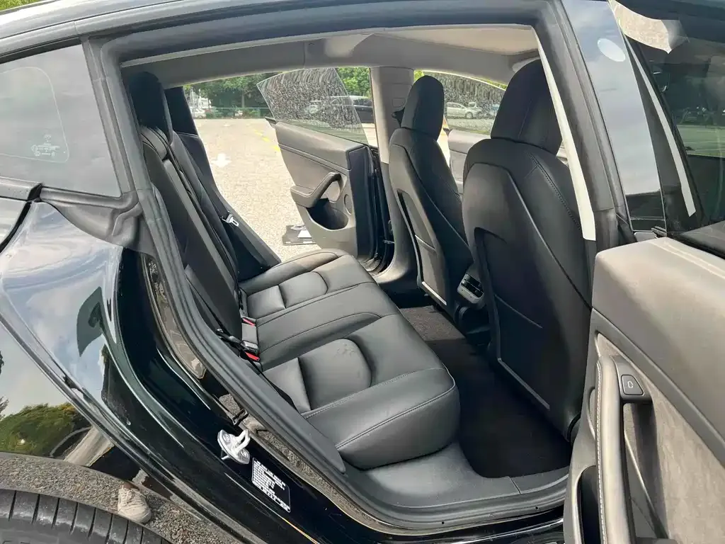 Tesla Model 3 — фото 4