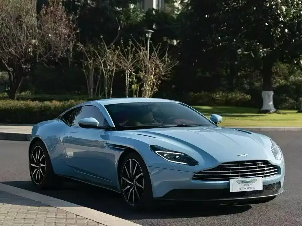 Aston Martin DB11 — фото 1