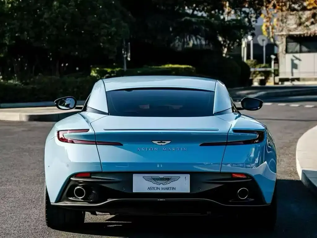 Aston Martin DB11 — фото 2