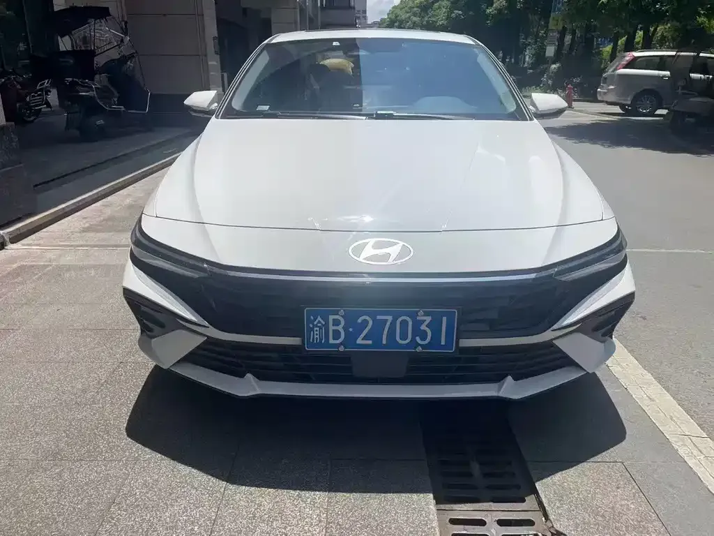 Hyundai Elantra — фото 4