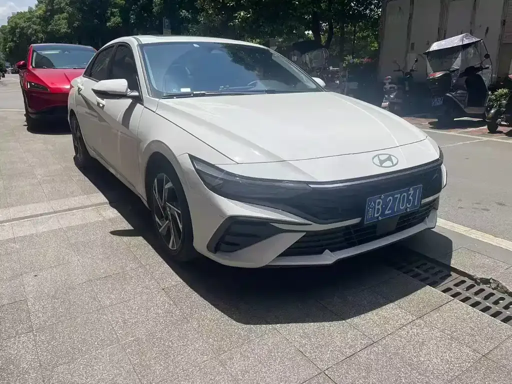 Hyundai Elantra — фото 10