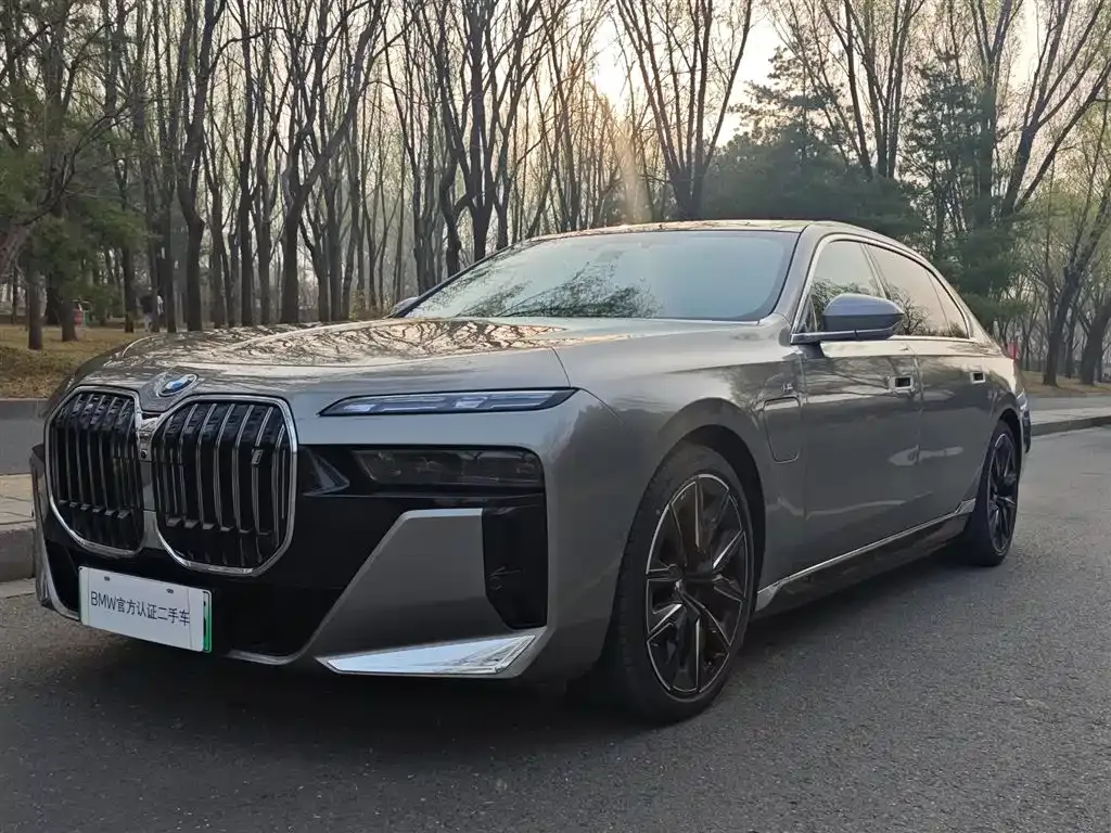 BMW i7 — фото 1