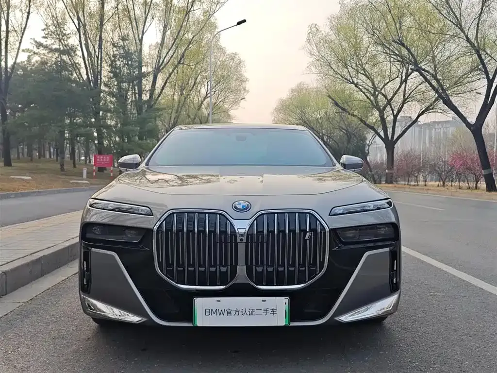 BMW i7 — фото 6